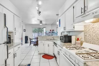 Photo #6: 2412277 Listing