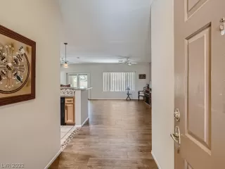 Photo #3: 2412289 Listing