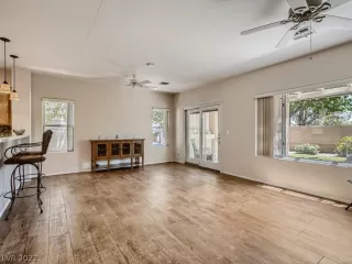 Photo #5: 2412289 Listing