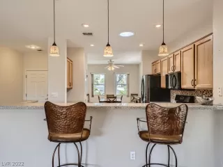 Photo #6: 2412289 Listing