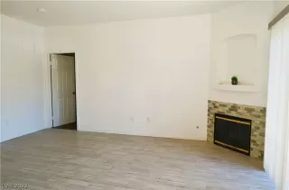 Photo #3: 2412295 Listing