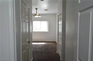 Photo #4: 2412295 Listing