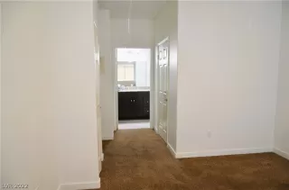 Photo #6: 2412295 Listing