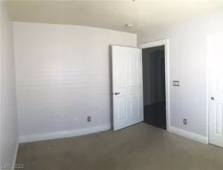 Photo #6: 2412330 Listing 