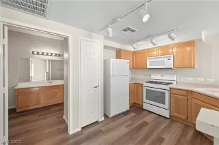 Photo #2: 2412355 Listing