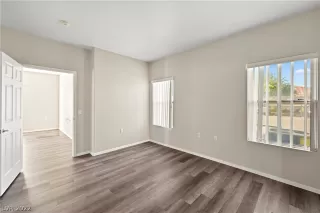 Photo #5: 2412355 Listing