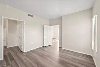 Photo #6: 2412355 Listing