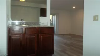 Photo #5: 2412383 Listing 