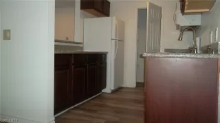 Photo #6: 2412383 Listing 