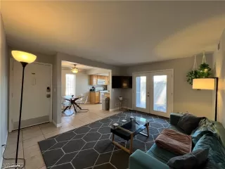 Photo #2: 2412389 Listing 