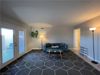 Photo #3: 2412389 Listing 