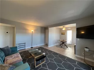 Photo #4: 2412389 Listing 