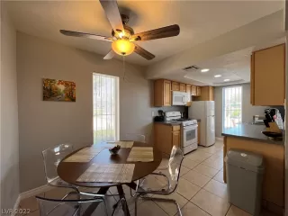 Photo #5: 2412389 Listing 