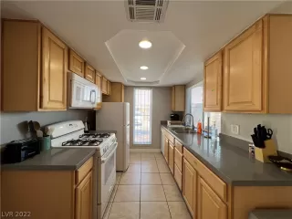 Photo #6: 2412389 Listing 