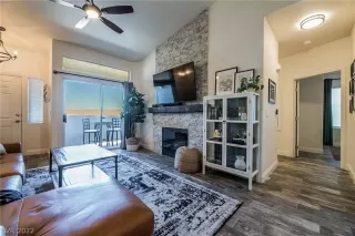 Photo #4: 2412407 Listing 