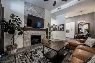 Photo #5: 2412407 Listing 