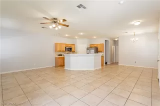 Photo #1: 2412413 Listing