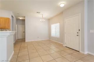 Photo #4: 2412413 Listing