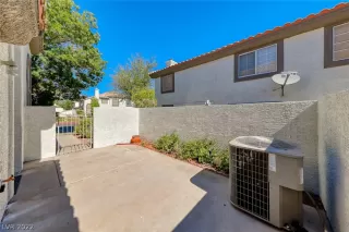 Photo #5: 2412419 Listing 