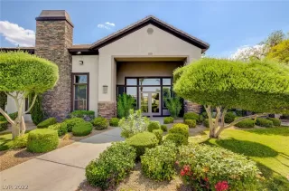 Photo #2: 2412430 Listing