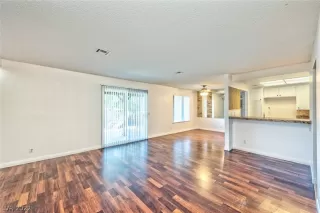 Photo #2: 2412447 Listing