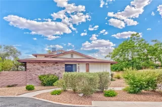 Photo #4: 2412447 Listing