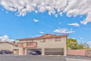 Photo #6: 2412447 Listing