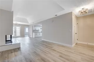 Photo #3: 2412453 Listing