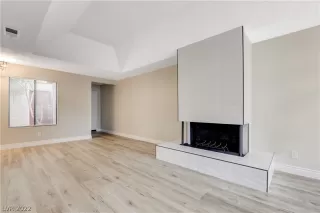 Photo #5: 2412453 Listing