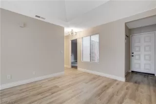 Photo #6: 2412453 Listing