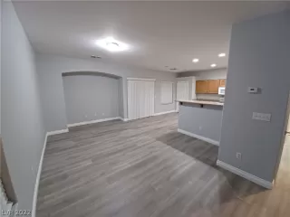 Photo #6: 2412459 Listing 