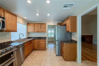 Photo #1: 2412481 Listing 