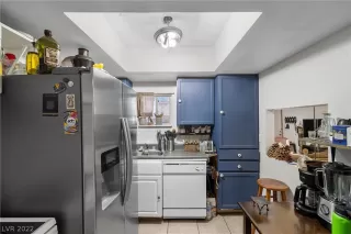 Photo #2: 2412489 Listing