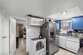 Photo #3: 2412489 Listing