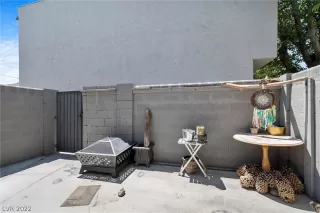 Photo #4: 2412489 Listing