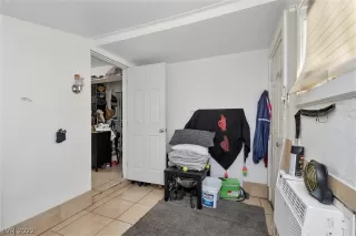 Photo #5: 2412489 Listing