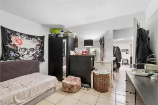 Photo #6: 2412489 Listing