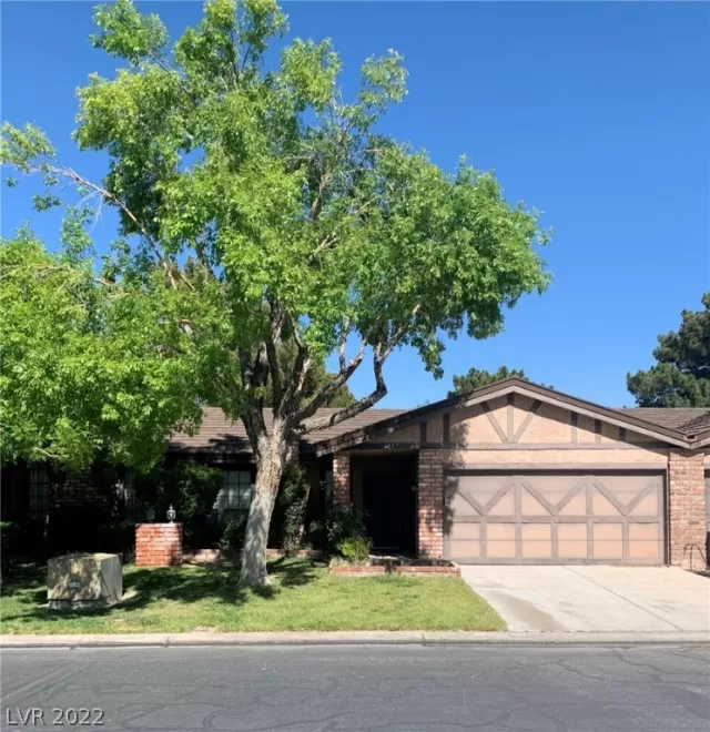 MLS: 2412513 Condo For Sale