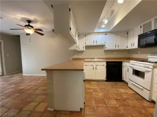 Photo #4: 2412513 Listing 