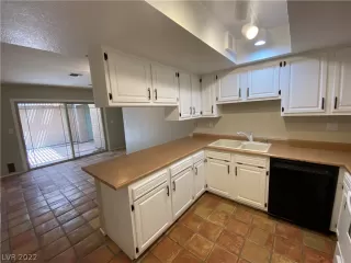 Photo #5: 2412513 Listing 