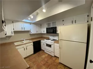 Photo #6: 2412513 Listing 