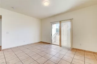 Photo #4: 2412519 Listing