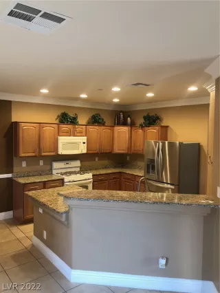 Photo #4: 2412544 Listing 