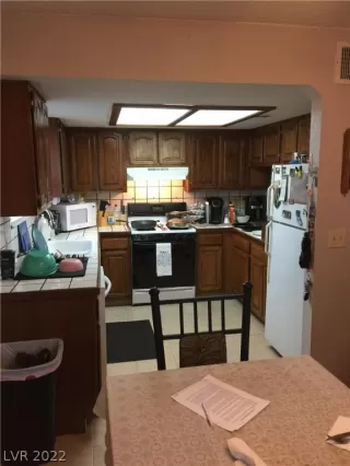 Photo #5: 2412560 Listing