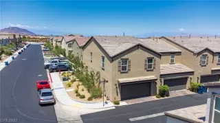 Photo #3: 2412589 Listing 