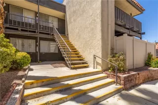 Photo #2: 2412659 Listing