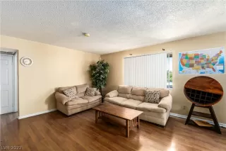 Photo #4: 2412659 Listing