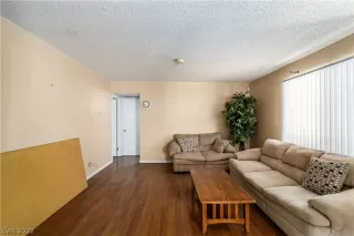 Photo #5: 2412659 Listing