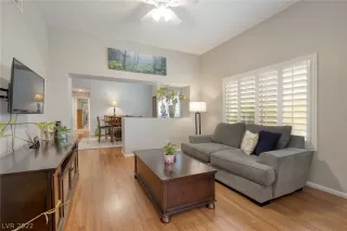 Photo #5: 2412669 Listing