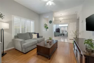 Photo #6: 2412669 Listing